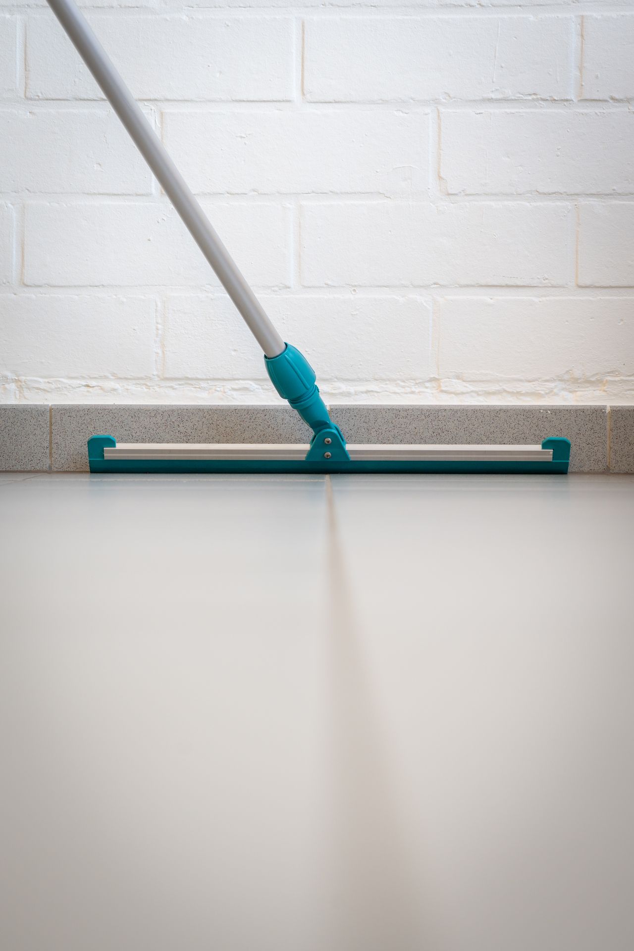 Limbo Squeegee